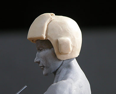 ヘルメットの製作。
